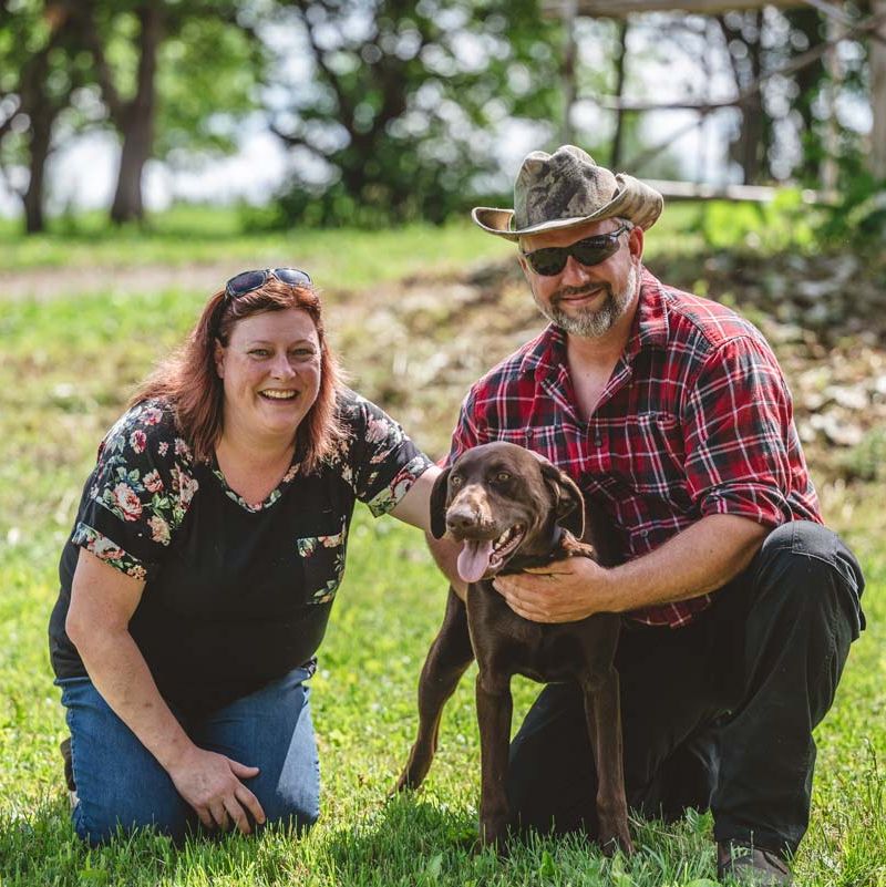 Le couple des propriétaires avec leur chien Bailey