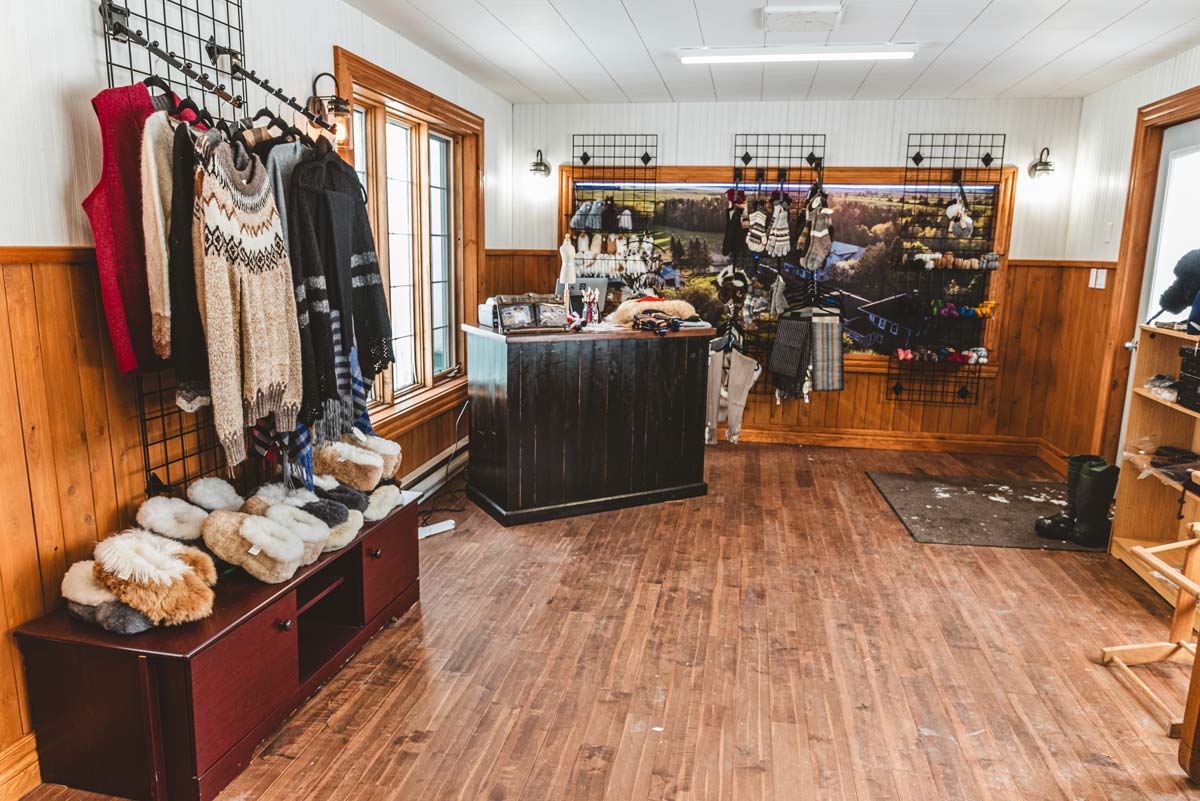 Vue sur l'int&eacute;rieur de notre boutique